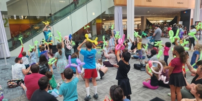 Cen Atrium Balloon Animals Demo Sakura Fuqua