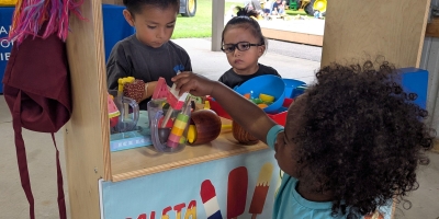 Paleta Station With 3 Kids